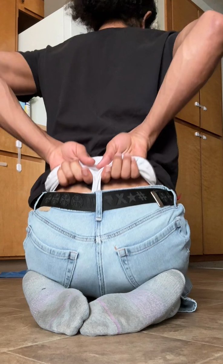 Brief line spotted #tightywhities #briefswedgie