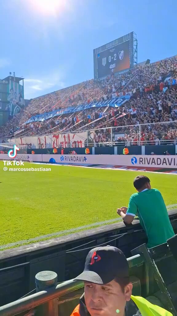 Si, soy adicto Adicto a los videos de la hinchada de River en el Florencio Solá. Fuimos locales.