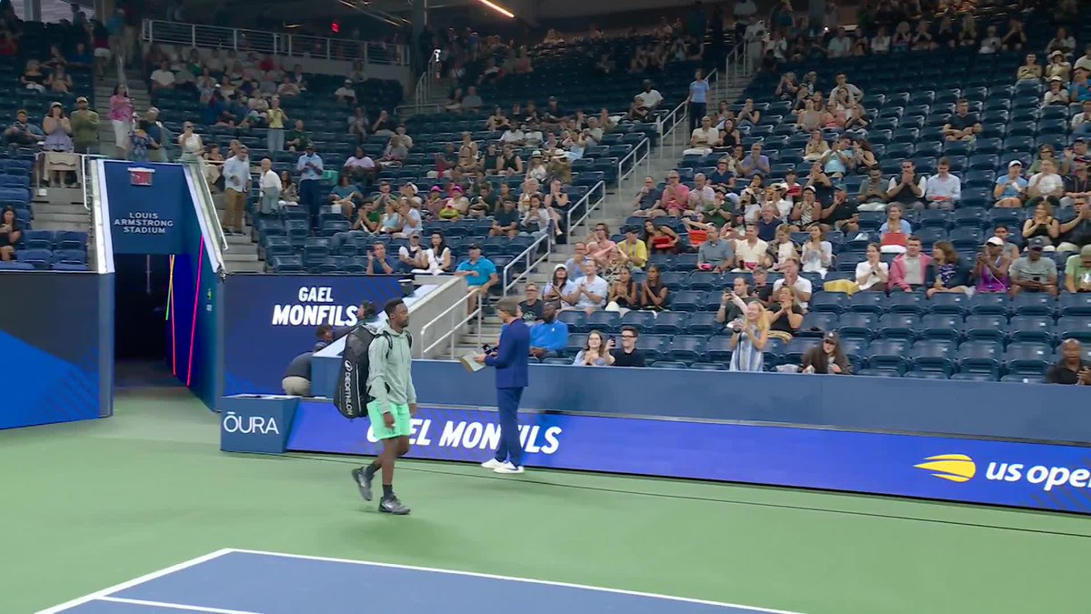 La Monf has arrived 🕺 Gael Monfils steps onto Louis Armstrong Stadium to kick off the night session!