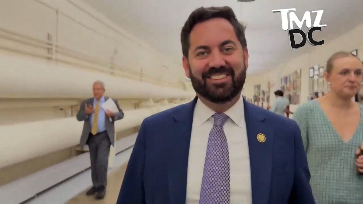 Rep. Mike Lawler isn't shy about his Michael Jackson fandom ... and says the jury that acquitted the King of Pop in 2005 absolutely got it right. 🎥: Jacob Wasserman