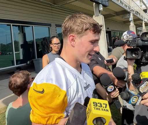 Eli Heidenreich's reward for making the 53? His girlfriend Door Dashed him a little piece of cake. 🤣 #Steelers #NFL