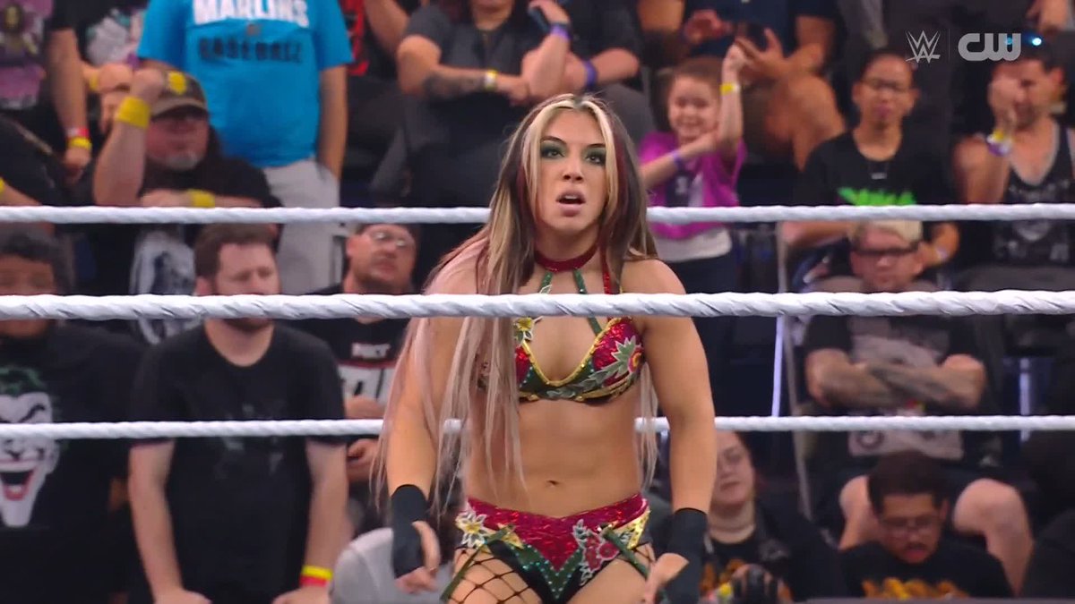 HAIL MARY 😤 THEA HA!L has pinned the Evolve Women's Champion!