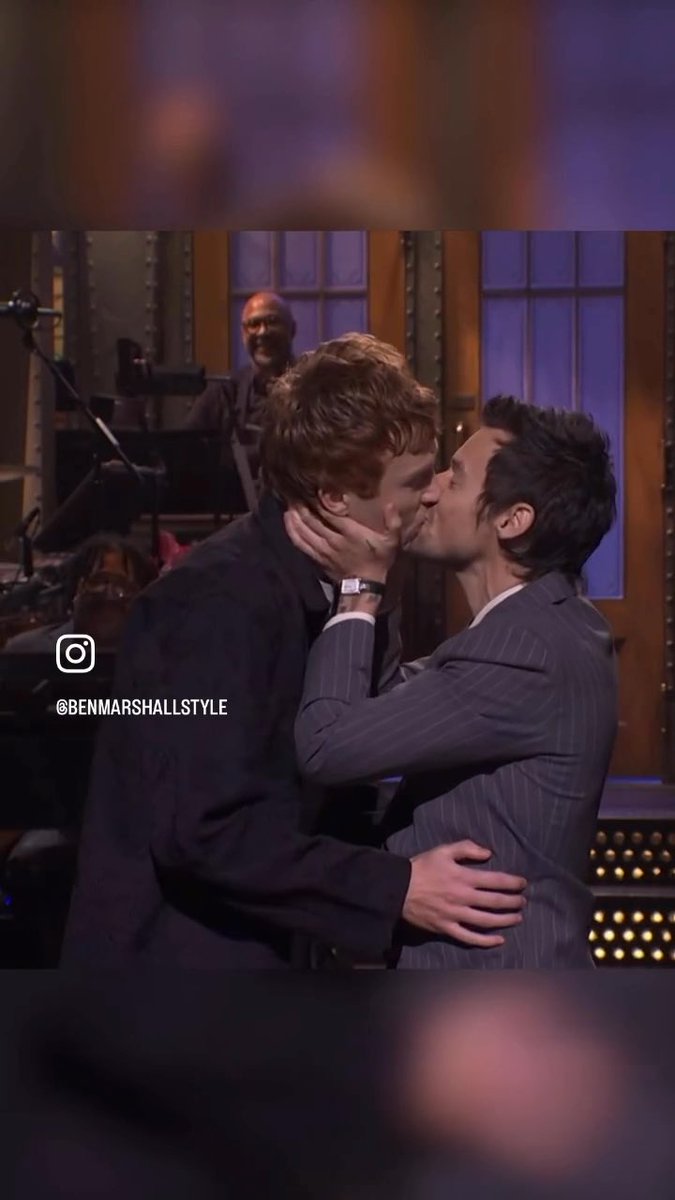 So Harry, where’s my kiss? I’m good at it and I’m a good person too 🥺