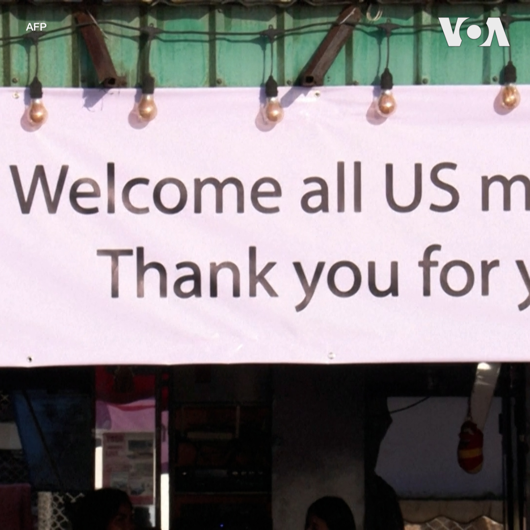 美国“亚伯拉罕·林肯”号航空母舰(USS Abraham Lincoln)预计于9月1日晚抵达泰国芭提雅，船上约5000多名官兵会靠岸休整。当局已安排了约40辆巴士，负责分批接送官兵往返芭堤雅，直至航母于周日启程离开。 更多内容👉
