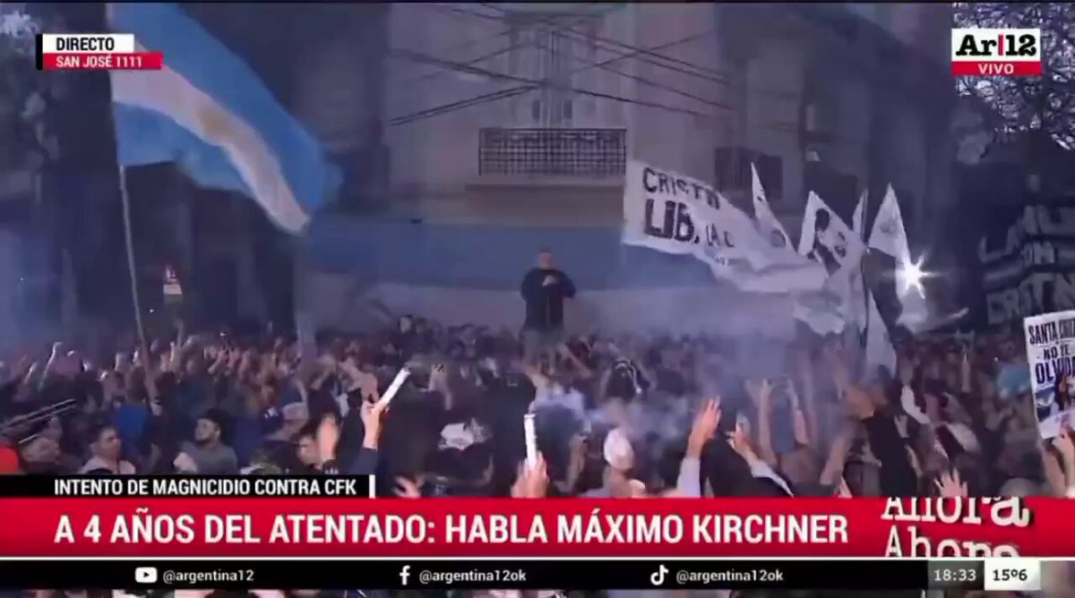 Negropeón ⭐⭐⭐ ♟️ Cristina es la conducción Vamos a ver si lo entienden Somos soldados de Perón Y la Patria no se vende Yo siempre te voy a seguir No me importa lo que digan Y si querés otra canción Vení y te presto la mia
