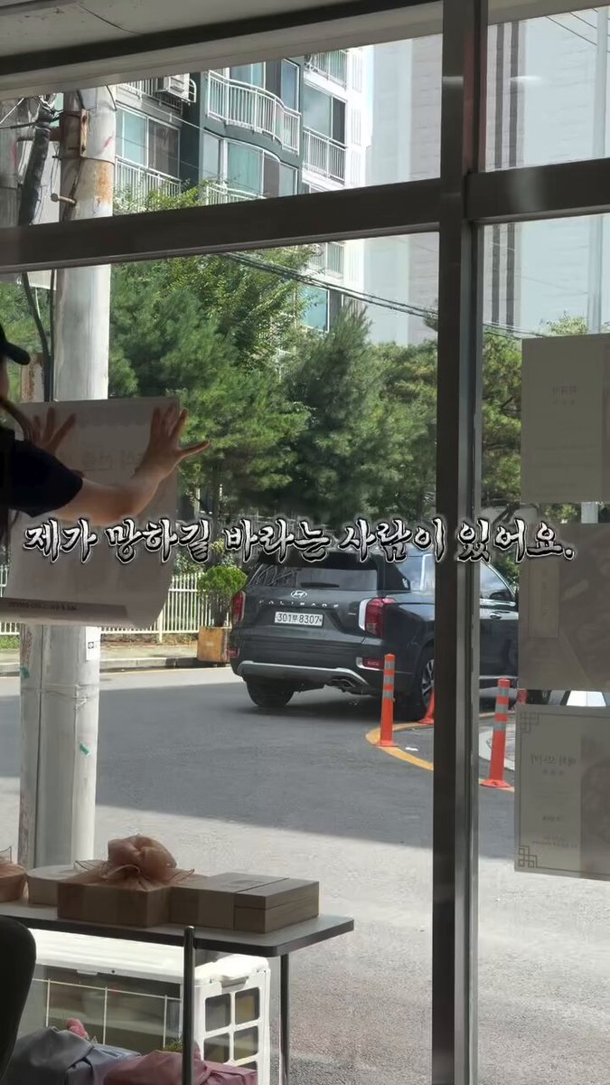 아 이거 진짜 소름이다. 나 아는 분도 음식점 엄청 잘되고 현지인 맛집인데 갑자기 식당 곳곳에서 십원짜리들이 나오는 거임. (선반 끝 이런 곳..청소를 열심히 하는 분이라 나올리가 X) 이쪽 잘 아는 지인한테 물어보니까 본인의 안 좋은 액운을 남한테 넘기는 주술적 행위라고 경쟁업체 조심하라고 했다더라. 요즘 이런거 종종 보임.. 세상에 심보 꼬인 사람들이 왜케 많냐;