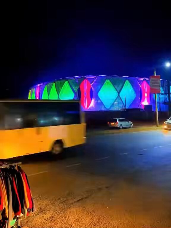 Talanta Stadium from outside. Bana niko na seali moja nani alikua anachoose hizi colors msee.