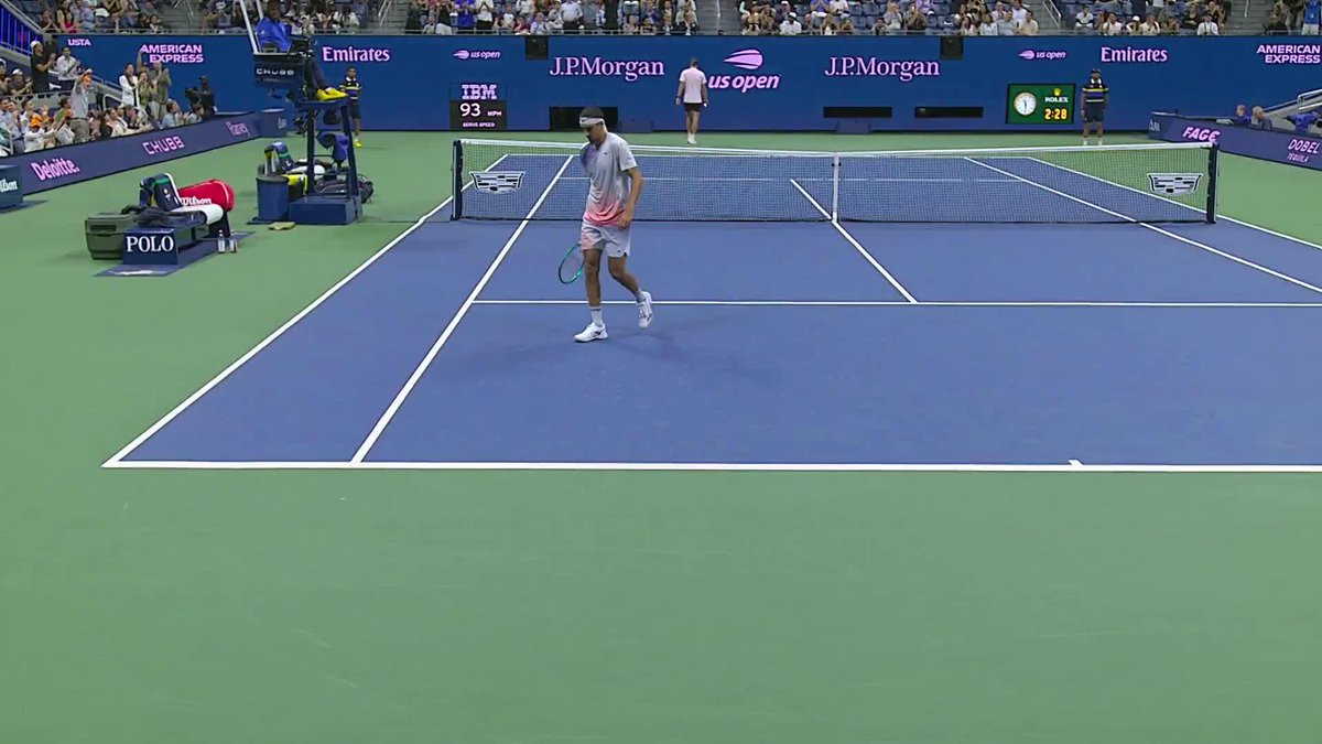 Lorenzo Sonego forces a tiebreak to decide the third set!