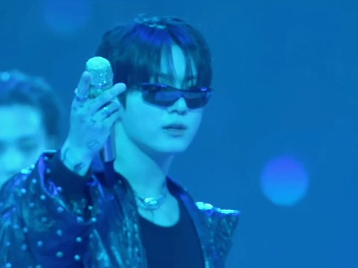 armys singing jungkook’s ‘swim’ intro 🥺