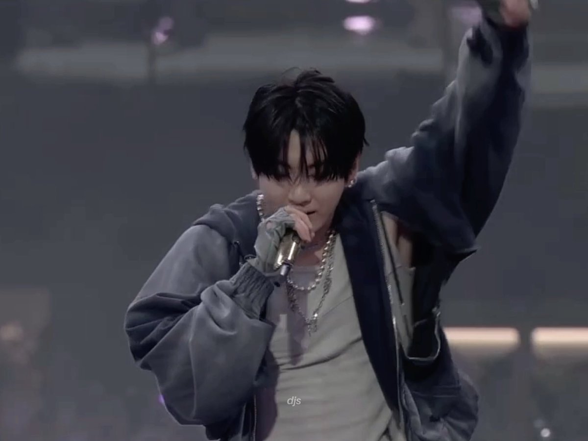 jungkook singing ‘NORMAL’ acapella with armys