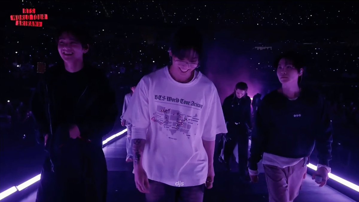 taehyung telling jungkook to be at the center for his birthday,, our maknae :(
