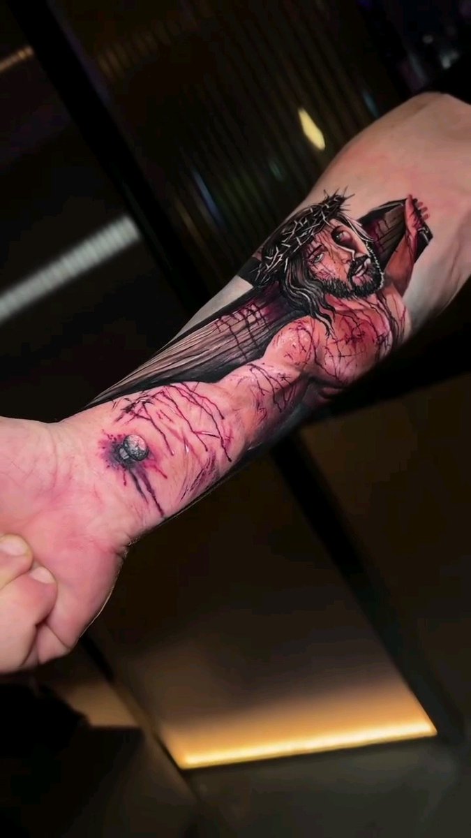 I know we are told that God doesn't want us to get tattoos. Are you guys sure that God will not support this kind of tattoo🥹❤️? This one is so beautiful 😍.