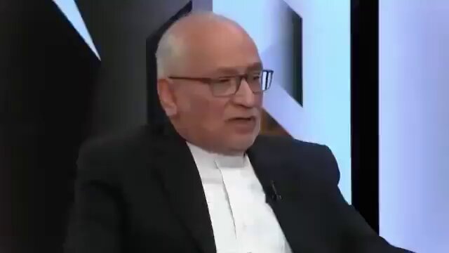 سياسي إيراني : عندما أراد رئيس البرلمان الإيراني محمد باقر قاليباف، القيام بزيارة إلى الصين، طلبت بكين من إيران أربعة مطالب ترغب في حدوثها قبل تحديد موعد الزيارة 1- فتح مضيق هرمز 2- التخلي عن طلب رسوم لعبور الناقلات 3- حل الخلافات مع السعودية 4- حل الخلافات مع الولايات المتحدة