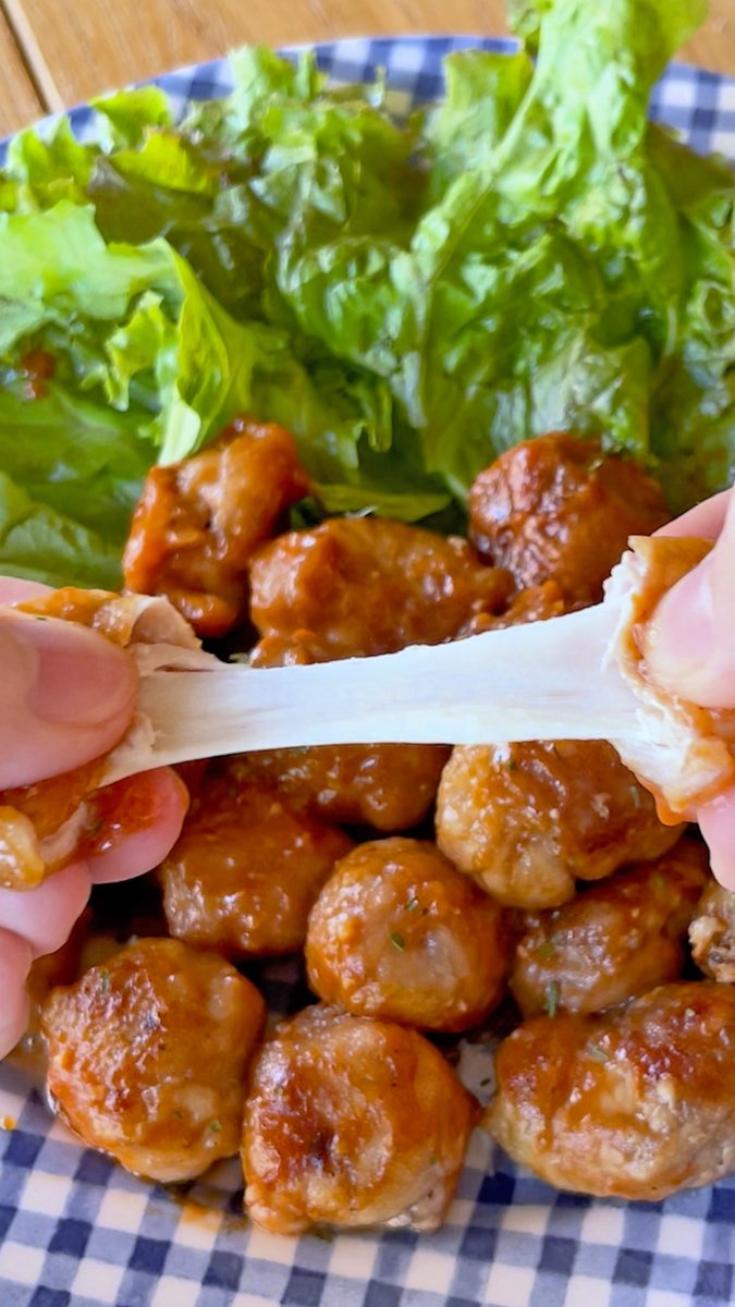 【チーズびよーーん】豚こまとモッツァレラで最強おかずができた！ / Mozzarella Stuffed Pork Balls🐷🧀