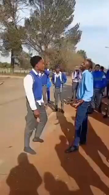 🚨🚨Schools need to stop treating bullying as “kids being kids.” It’s abuse, and it can destroy a child’s confidence, mental health and even their future. We need real consequences, confidential reporting, stronger teacher supervision, parental accountability and proper support for victims. A child should feel safe at school—not scared to go there. 🇿🇦 #StopBullying #SouthAfrica