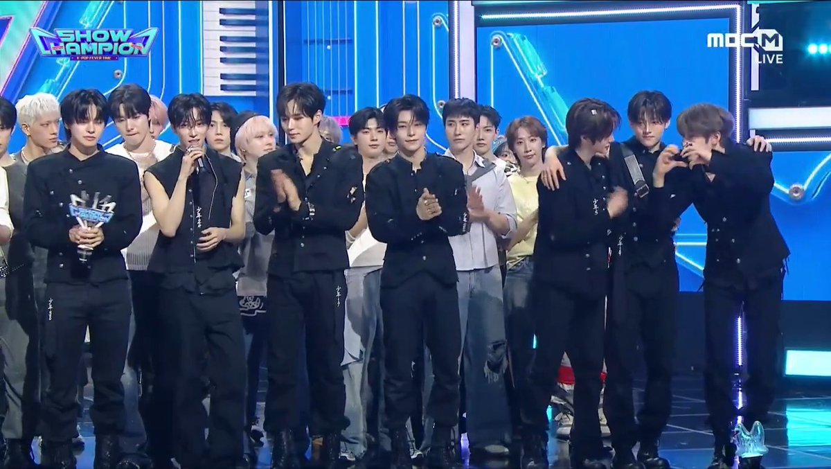 🏆 ALPHA DRIVE ONE’s “BORN DIRE” takes 1st place on Show Champion today — earning its 2nd win. Congratulations to ALPHA DRIVE ONE and ALLYZ! 🎉 #BORNDIRE2ndWin #ALPHADRIVEONE6thWin #ALPHADRIVEONE #ALD1 #알파드라이브원 (260902)