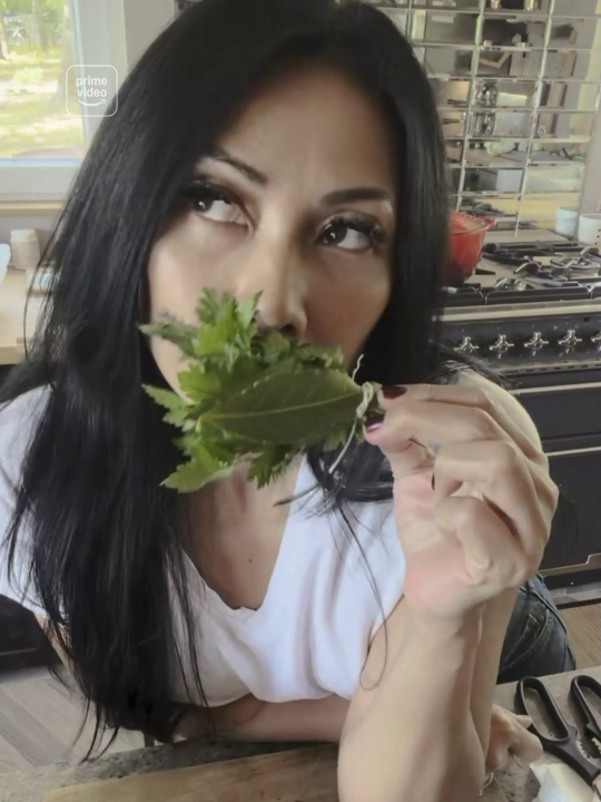 Semangkuk pot-au-feu panas dan obrolan santai tentang REACHER Season 4 bersama the one and only Anggun! 🥰 Jangan lupa, episode terbaru REACHER Season 4 udah tayang!