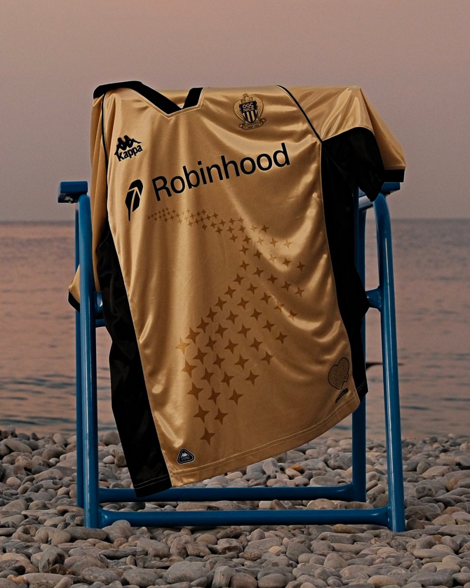 A nova camisola alternativa do Nice é uma homenagem às 86 vítimas do atentado terrorista de 2016, dez anos depois.