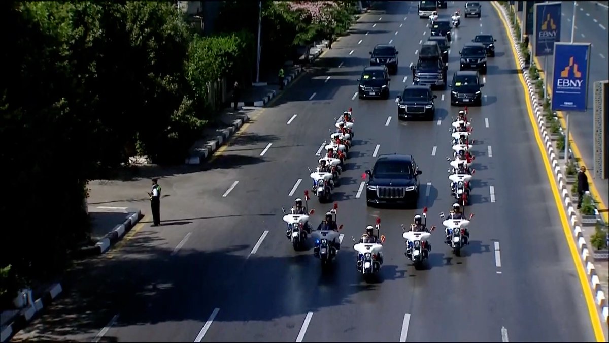 Watch: Chinese President #XiJinping arrives at welcome ceremony under motorcycle escort #ChinaEgypt