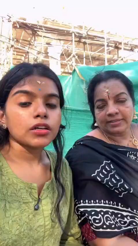 திருச்செந்தூர் மணி ஐயர் ஹோட்டலில் ஒரு சாப்பாட்டின் விலை ரூபாய் 250 ஆக உள்ள நிலையில், அதன் தரம் விலைக்கு ஏற்றவாறு இல்லை என முருக பக்தர்கள் வீடியோ வெளியிட்டு ஆதங்கத்தை வெளிப்படுத்தியுள்ளனர். #Thoothukudi'dt #Tiruchendur #hotel