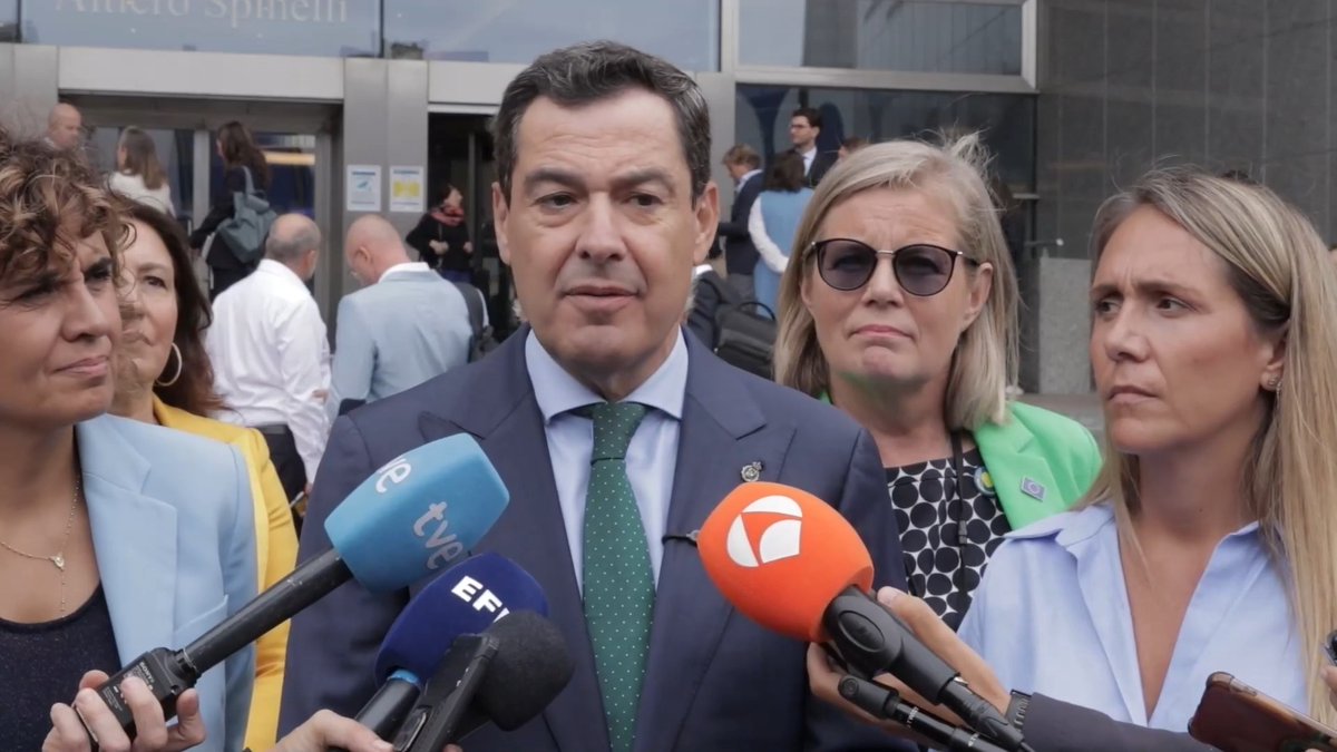 Es un gravísimo error que haya partidos políticos que den instrucciones para intentar prohibir la asistencia de sus alcaldes y alcaldesas a las concentraciones cívicas y pacíficas de apoyo a Ceuta. Valentía. Es la hora de estar más cerca de los vecinos que de las siglas.