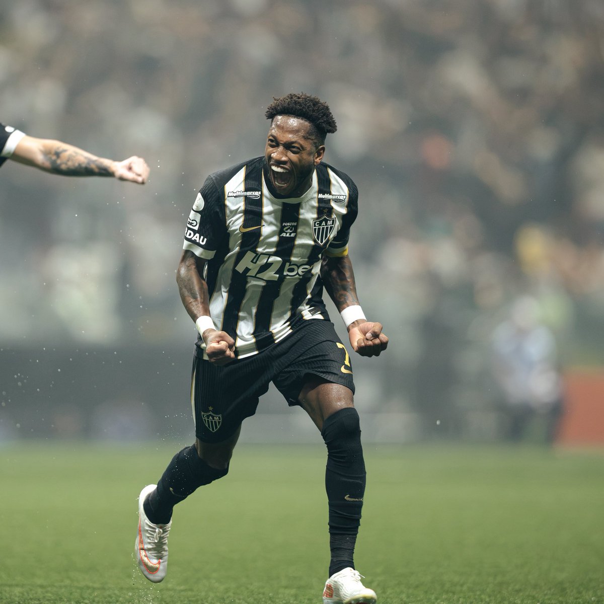 Assistência ☑️ Gol ☑️ Em sua estreia na 𝐂𝐚𝐬𝐚 𝐝𝐨 𝐆𝐀𝐋𝐎, Fred teve uma atuação de manual! 7️⃣📄✍️