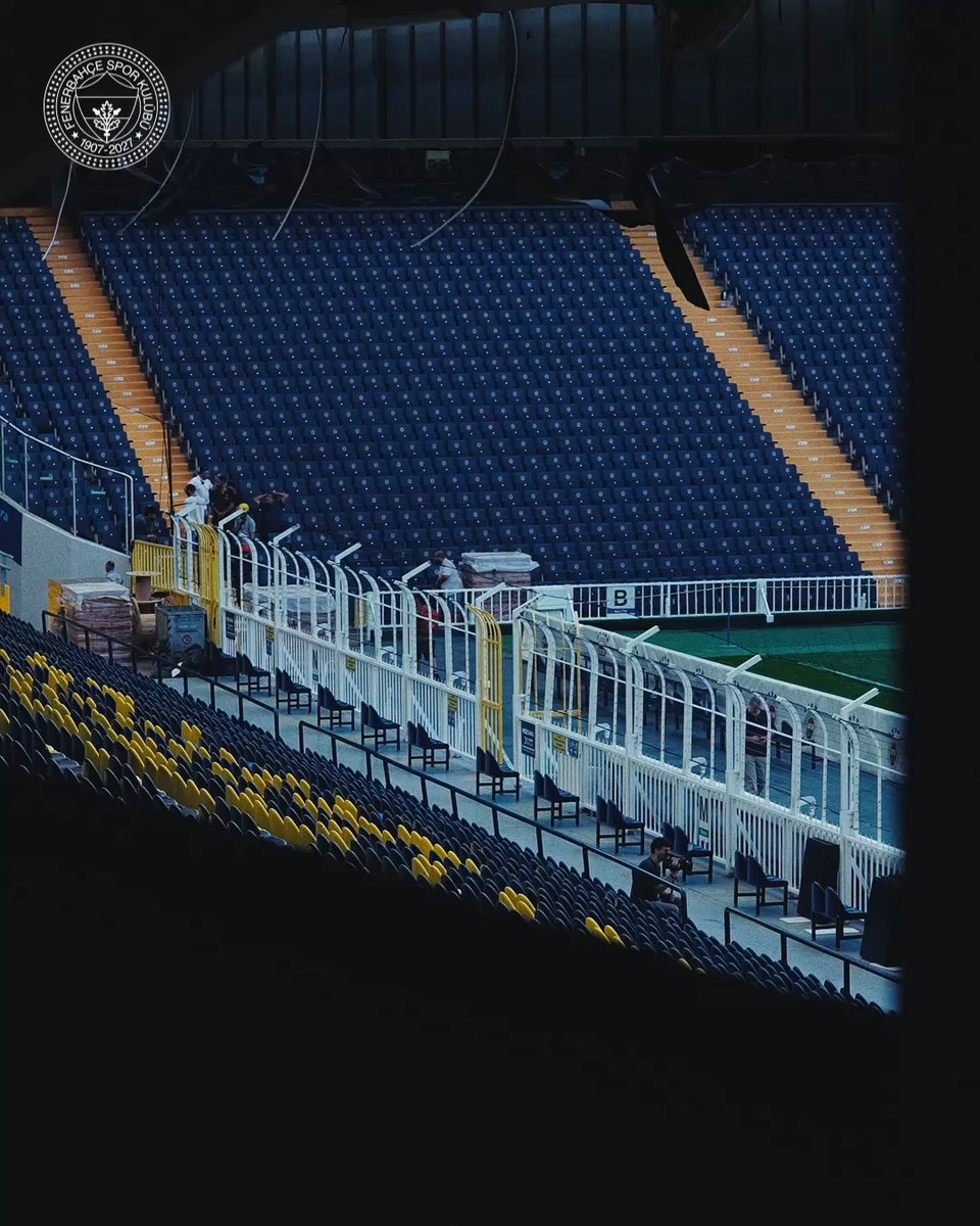 🏟️ Stadımızın dört bir yanına yeni nesil dijital LED ekranların kurulum süreci aralıksız sürüyor. Kadıköy’ün eşsiz atmosferi, etkileyici bir görsel deneyimle taraftarımızla buluşacak.
