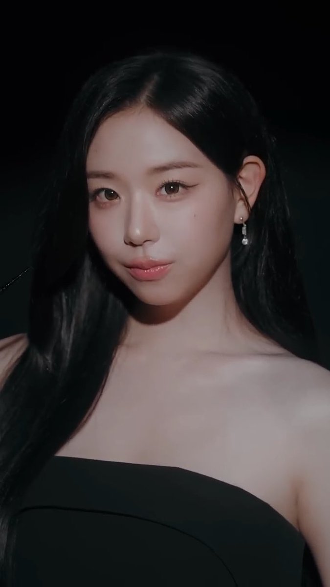 저 진짜 검정오프숄더원피스 사랑하거덩요...🫪🫪🫪