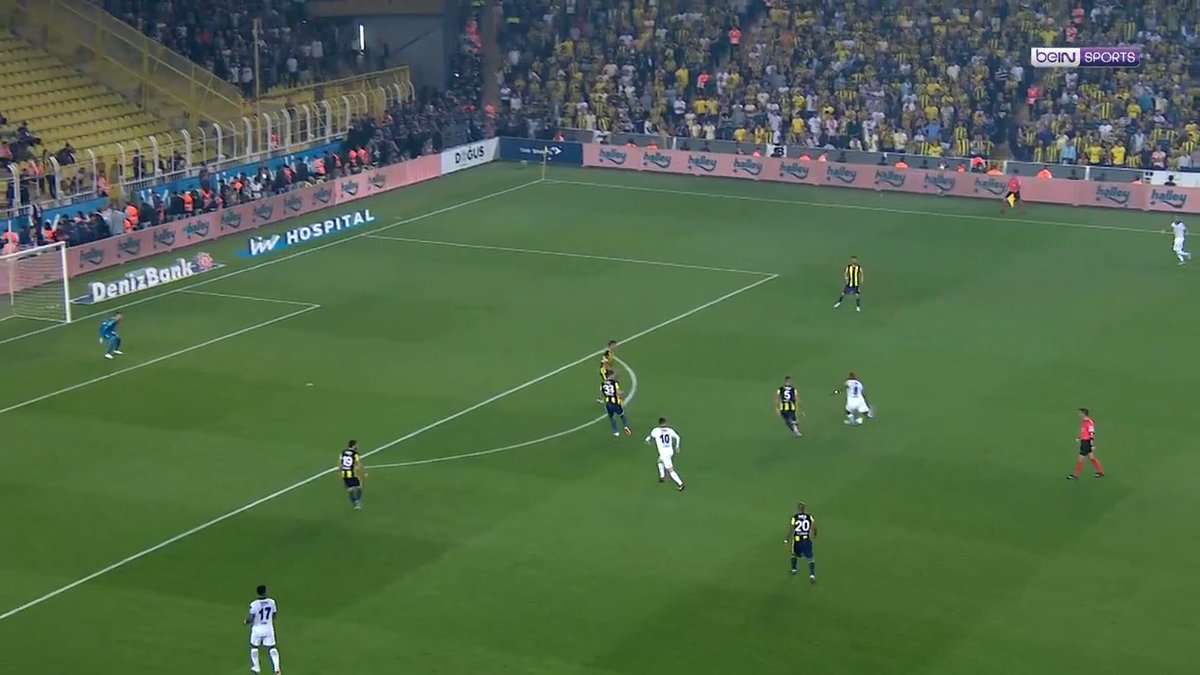 🟡🔵 Fenerbahçe x Beşiktaş ⚫️⚪️ | #FBvBJK ⚽ Ryan Babel, ceza sahası dışından ağları buluyor! 🔙 Derbi haftasında nostalji gol serimize rekabetin akılda kalan golleriyle devam ediyoruz. 🔜 Cumartesi | 20.00 | #beINSPORTS 1