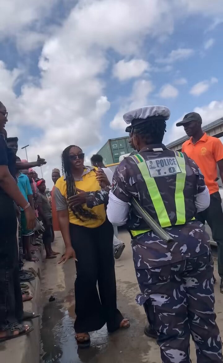 Lagos State: “Please Share This So Her Family Can Locate Her. We Can’t Even Explain What Happened. She Was Standing There For Hours, Screaming, ‘Blood Of Jesus, Cover Me!’ The Police Came To Intervene, But She Didn’t Allow Anyone To Touch Her.”