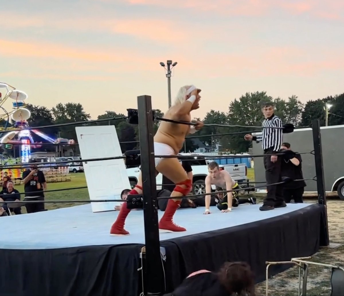 Temu “Hulk Hogan” pulled up to a independent show at a fair recently 😭 THE MANNERISMS WERE PERFECT.