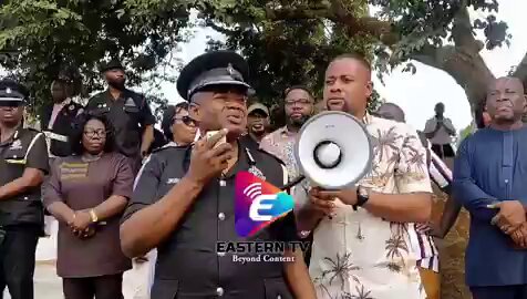 “If you pelt stones at the police again, they will also find a way to defend themselves in whatever manner. — Don’t think because you’re students you can pelt stones at police officers. They will fire at you and break as many legs as they can.” —The Eastern Regional Police Commander, DCOP Owusu Bempah warns students of Mount Sinai and Okuapeman SHS in light of yesterday’s incident. [🎥: Eastern TV]