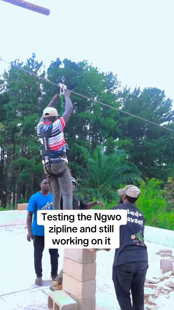 Man tests a zipline currently under construction in Enugu State. 🎥: accepted_ghm // TT
