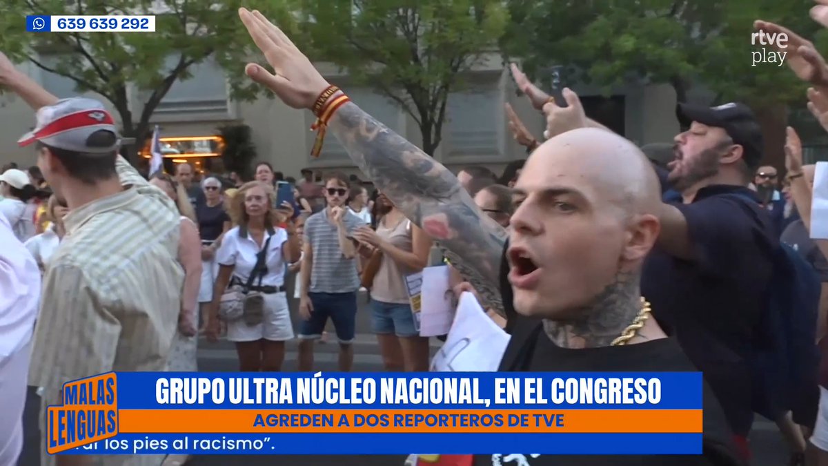 ‼ En directo: grupo ultra núcleo nacional, en el Congreso, haciendo el símbolo nazi y cantando "cara al sol". 🗣 A gritos de: "Ceuta no se vende, Ceuta se defiende", "Pedro Sánchez, Hijo de p***". 💬 "Yo cuando era joven nos manifestábamos para tener derechos, ahora se manifiestan para perderlos", apunta Juan Luis Cano en #MalasLenguas