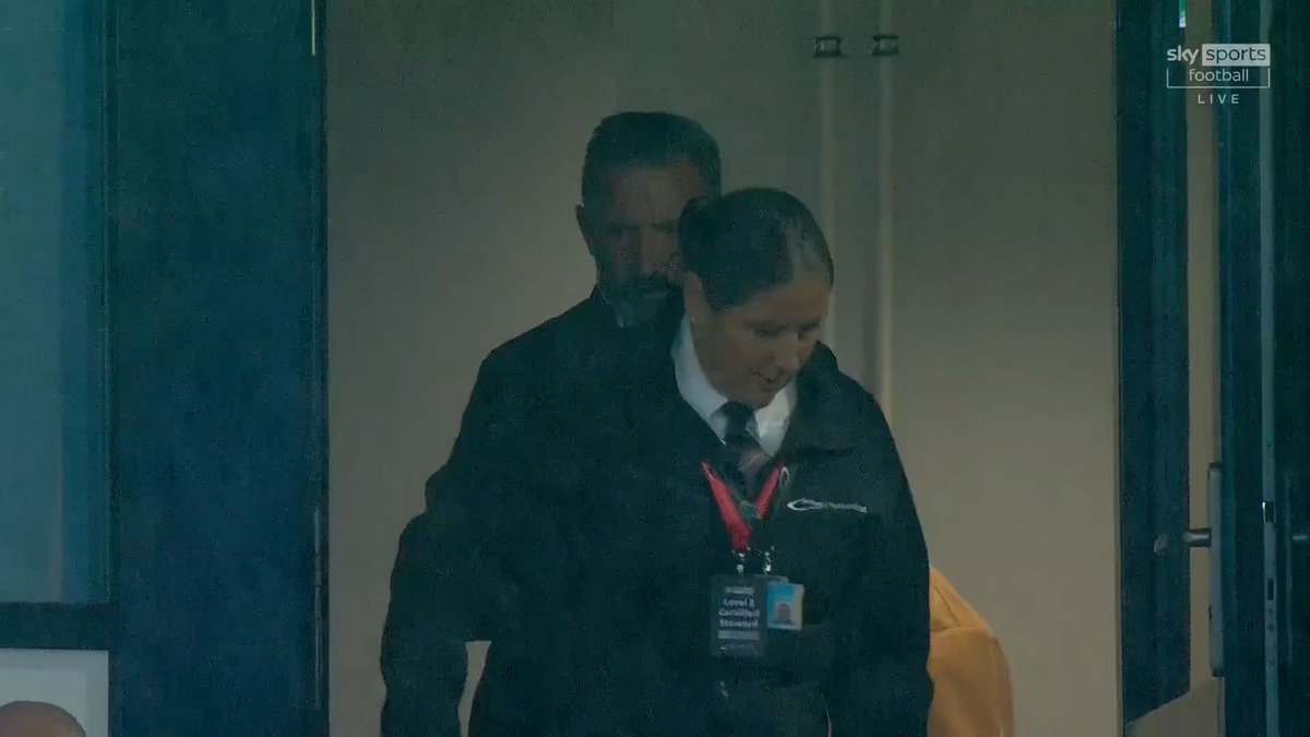 Derek McInnes takes his seat as he serves the first of his two-match touchline ban โคต๏ธ