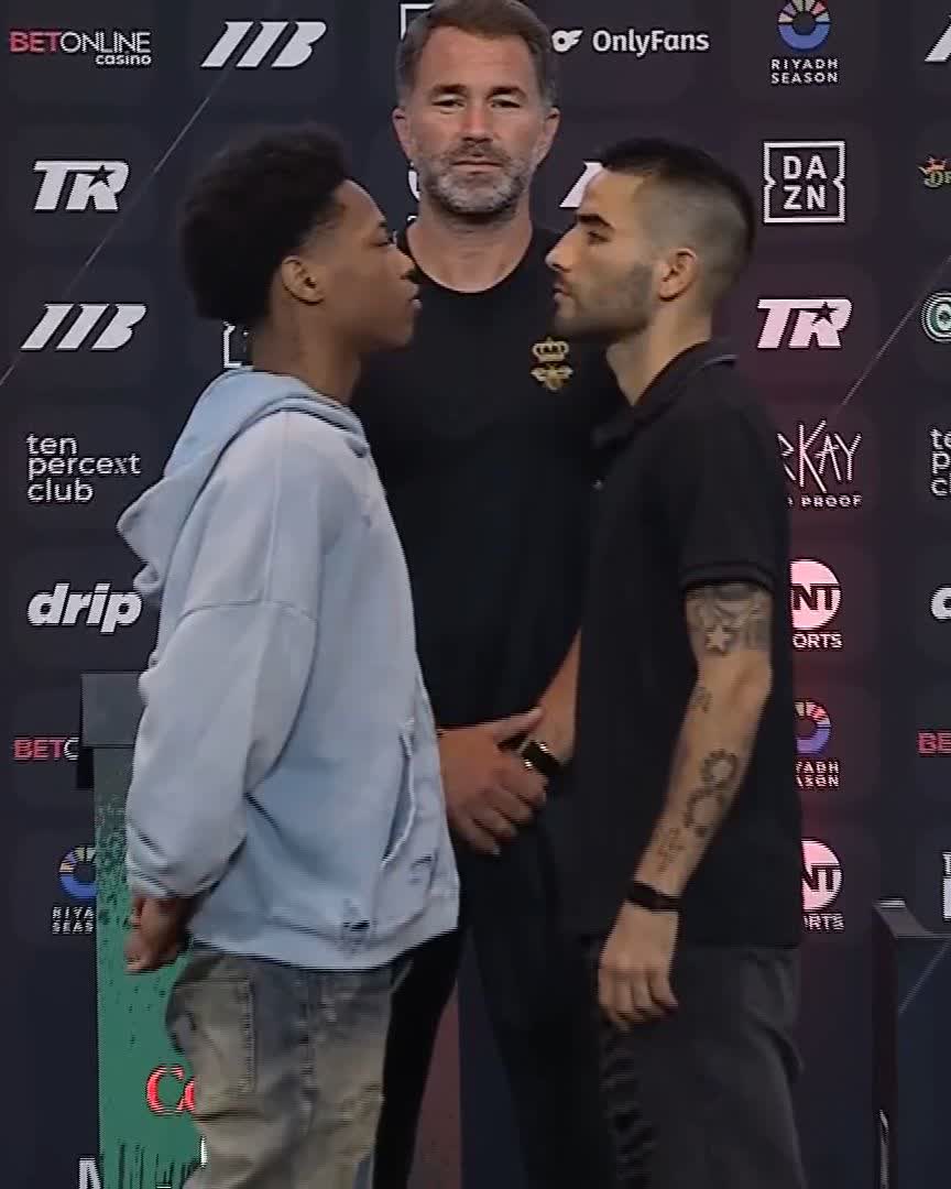 PRESSER FACE-OFF 👀 Zaquin Moses vs Angel Contreras #RuizKnyba live on DAZN Boxing & TNT Sports U.S. this Friday