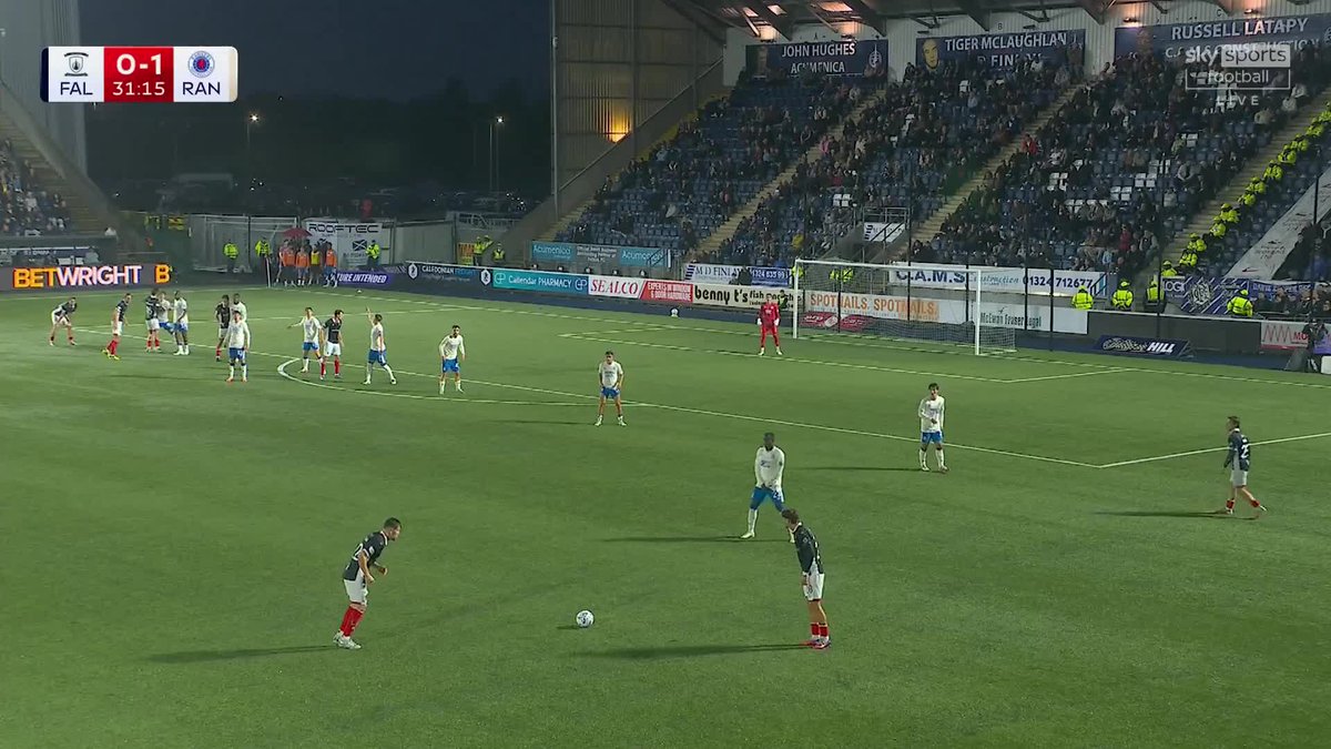 🎙️ “Seems like a natural movement, would’ve been harsh” Falkirk wanted a penalty for handball against Rangers, but play was waved on after a VAR check ⤵️