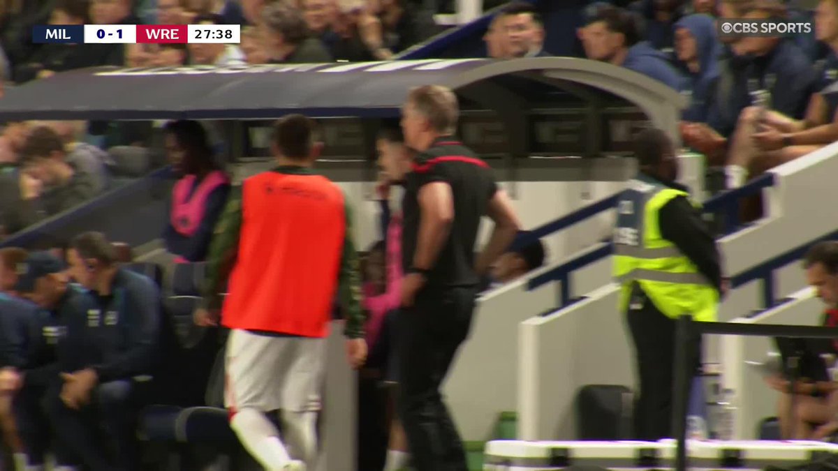 A slice of good fortune 👊 Wrexham lead Millwall at The Den 👀 Watch the EFL Championship on Paramount+ 📺