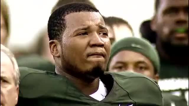 Starting at LG: Arthur Ray Jr. 🙌 #OTD 1️⃣5️⃣ years ago, the OL, who was diagnosed with bone cancer in 2007 and underwent nine surgeries, started Michigan State's season opener. 💚 Arthur L.A. Ray x Michigan State Football