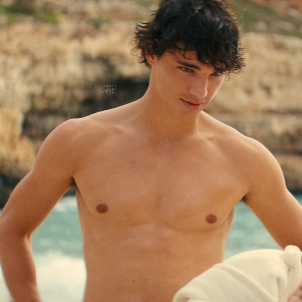 kinda crazy how fernando líndez is the first élite cast member to make the jump into mainstream hollywood content with 'the last sunrise'… honestly kinda iconic of him