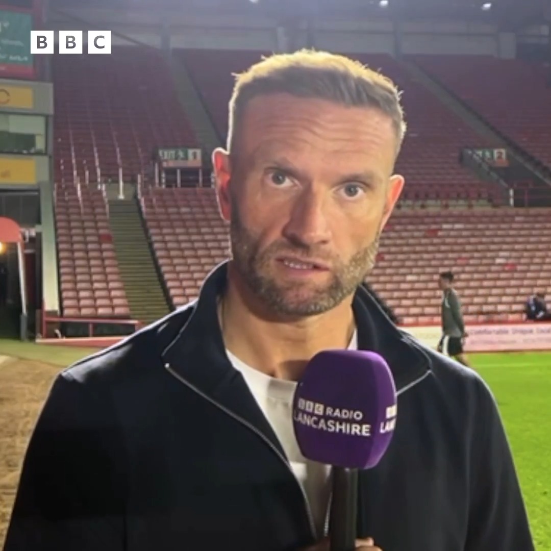 🟠 "A huge sense of injustice [for #Barnsley's winning goal]. It's a decision that officials just can't get wrong. There are four of them out there. It was clear for everybody." #Blackpool head coach Ian Evatt #utmp | #bbcfootball