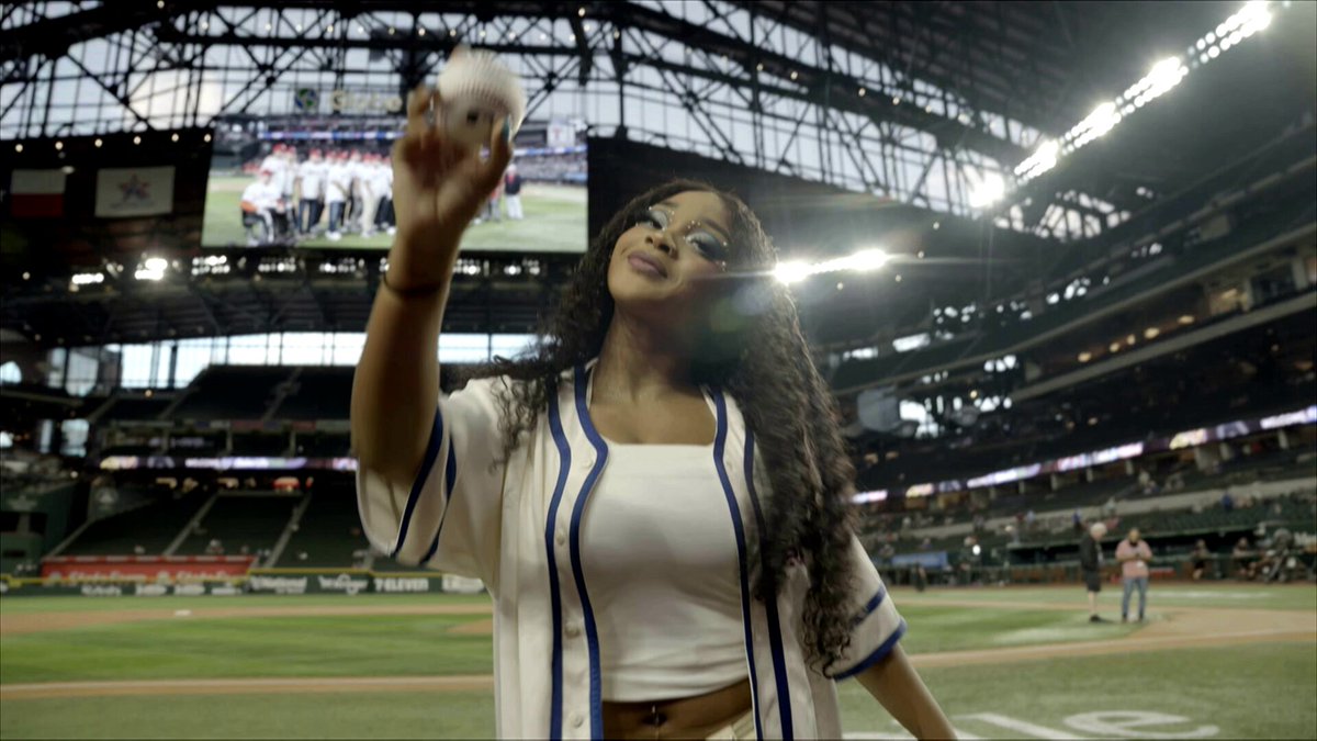 Texas' own maya world was right at home last night as she threw out the first pitch at the Texas Rangers game! And "The It Girl" wants to make sure you're seated for #AEWDynamite LIVE at 8/7c on TBS Network &amp; @HBOMax, TONIGHT!