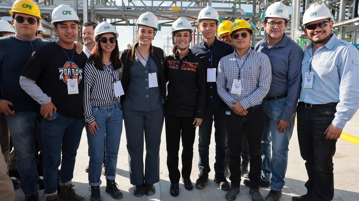 #2InformeDeGobierno | Con inversión en energías renovables fortalecemos la soberanía energética y cuidamos el medio ambiente; construimos centrales geotérmicas, de energía eólica y parques solares. Además, llevamos electricidad a más de 13 mil comunidades apartadas del país. #HonestidadyResultados