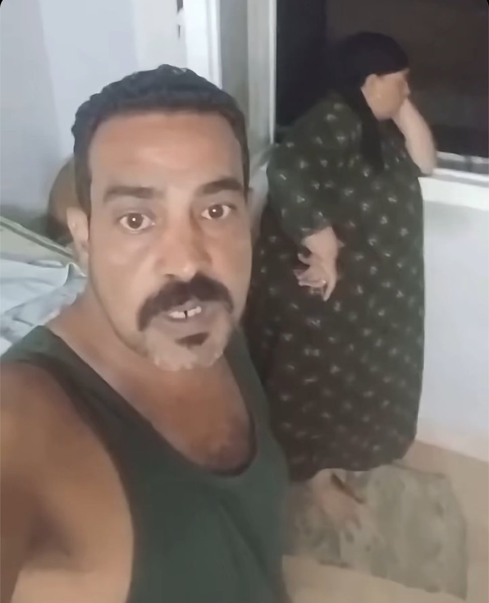 حد يلحق الست الغلبانه دي الواد شكله ضايع و ممكن يعمل فيها أي حاجة