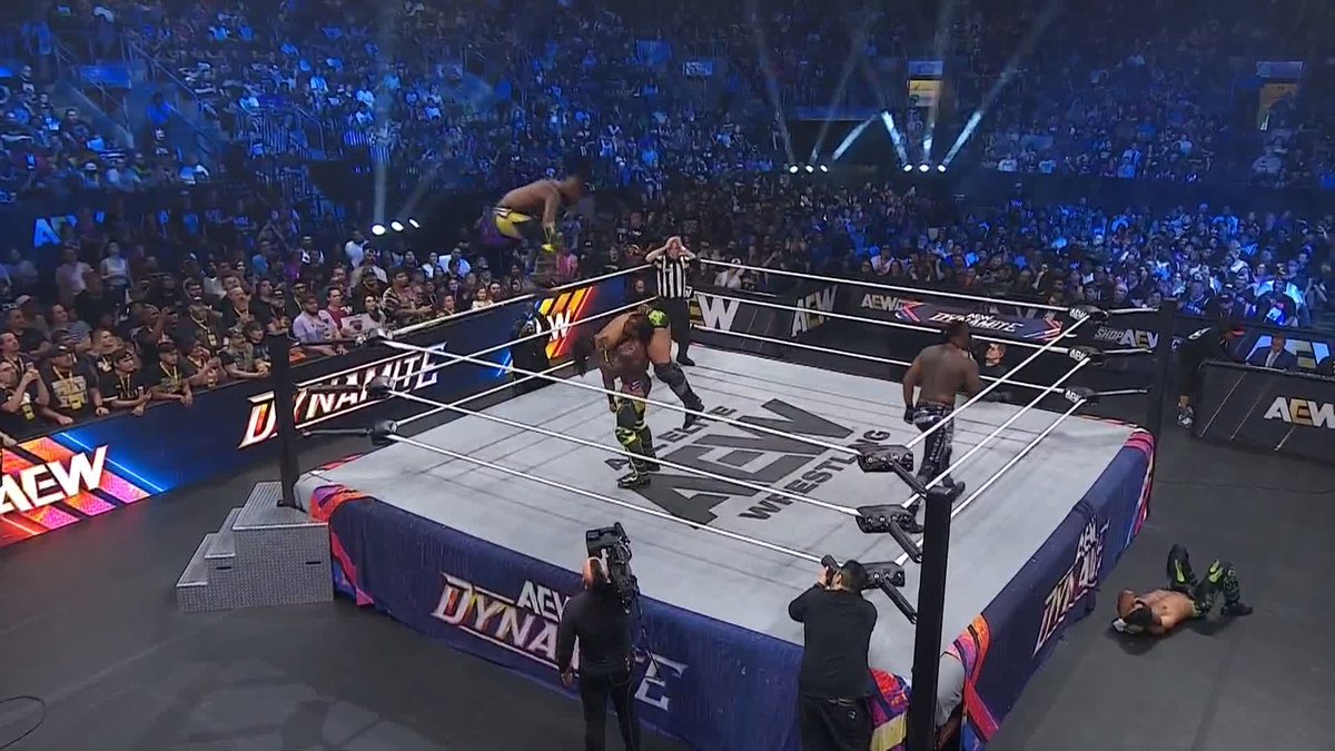 An INCREDIBLE first defense for AEW World Trios Champions @SwerveConfident &amp; The New Level! Watch #AEWDynamite LIVE on TBS &amp; HBO Max