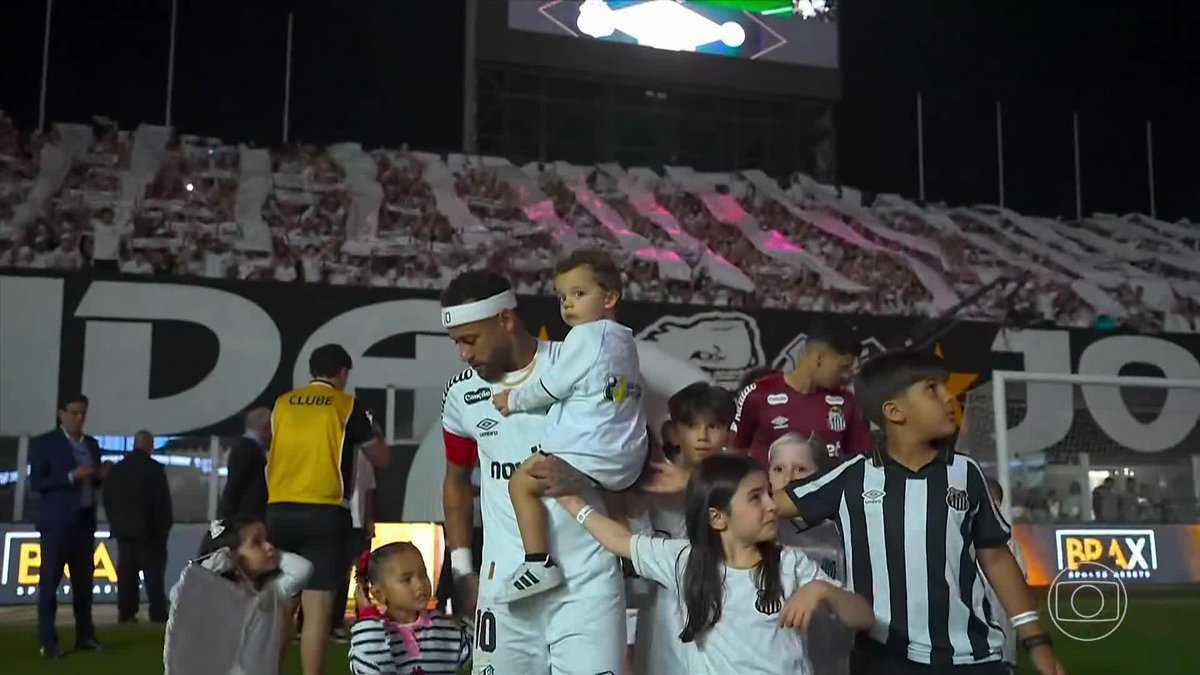 Mais imagens da grande festa na Vila Belmiro antes de Santos x Palmeiras! 🎥 TV Globo | ge