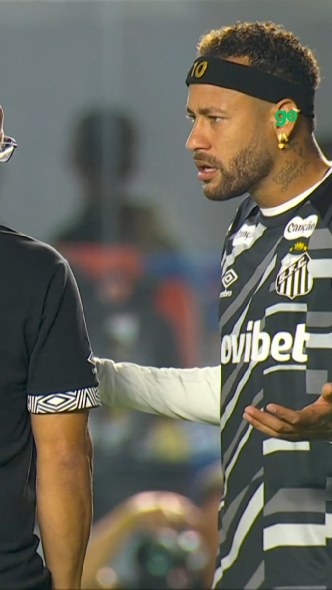 Bon, pas dans un si bon mood que ça le Ney finalement... Neymar s'est plaint de la mauvaise qualité du terrain de Santos avant le coup d'envoi de la rencontre face à Palmeiras.
