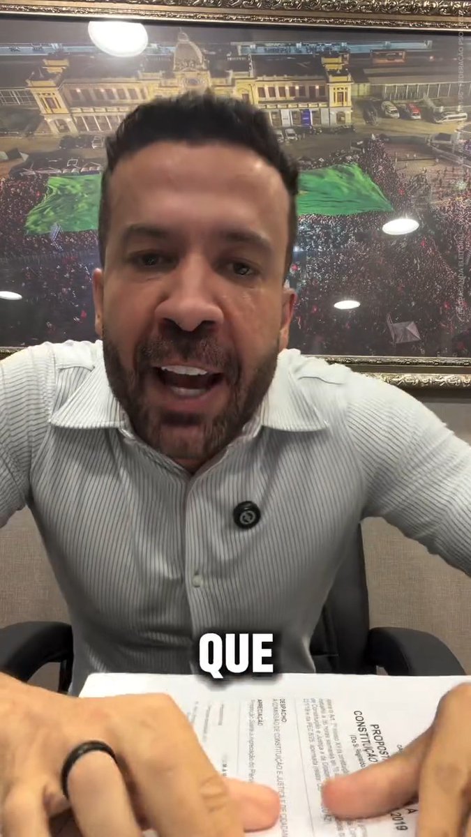 🚨 O Flávio Bolsonaro articulou com o senador e coordenador da sua campanha, Rogério Marinho, para travar o fim da escala 6x1 no plenário do senado. Sentem o dedo e COMPARTILHEM ao máximo esse vídeo do Janones. FLÁVIO INIMIGO DO TRABALHADOR FIM DA ESCALA 6X1 JÁ VOTA ALCOLUMBRE