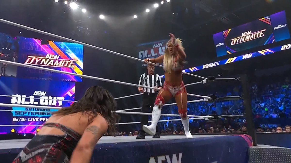 This absolute SLUGFEST has spilled out to the floor with each woman taking the other down! Watch #AEWDynamite LIVE on TBS & HBO Max