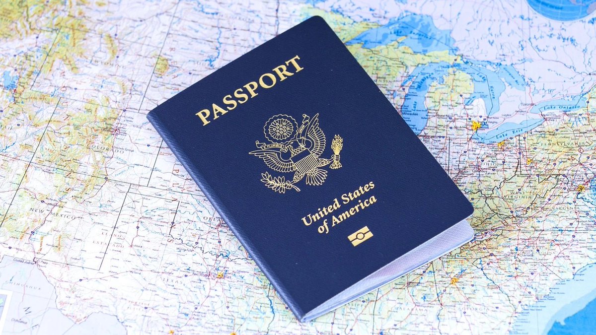 ⭕️ENFO | Imigrasyon :🗣️« Si w te pase tan ilegal Etazini,🇺🇸gen plis avantaj lè se yon sitwayen ameriken ki aplike rezidans pou ou, ke se yon rezidan pèmanan. Yon paspò ameriken peze lou vrèman nan yon pwosesis konsa », daprè Ing Moreno Jn Baptiste, pou Xplwa Services LLC.- Ann tande…